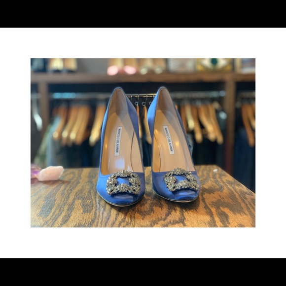 Hangisi Satin Crystal-Toe Pump - Picture 4 of 7